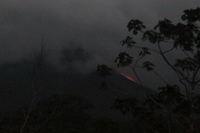 Arenal_Erupts.JPG